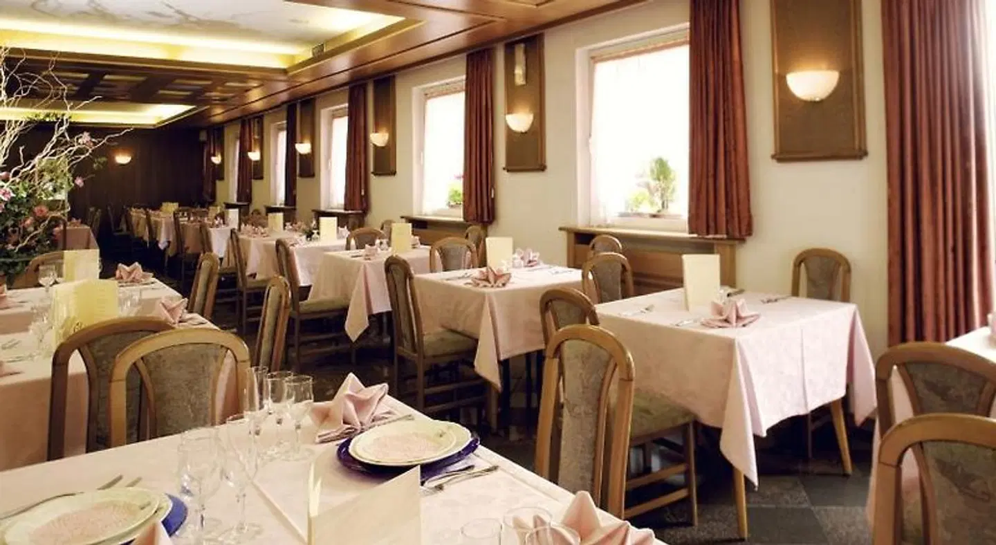 Almazzago RESTAURANT