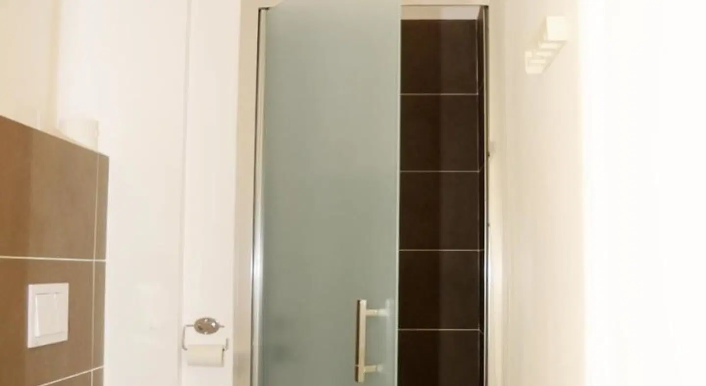 Kyriad Direct Morez BATHROOM