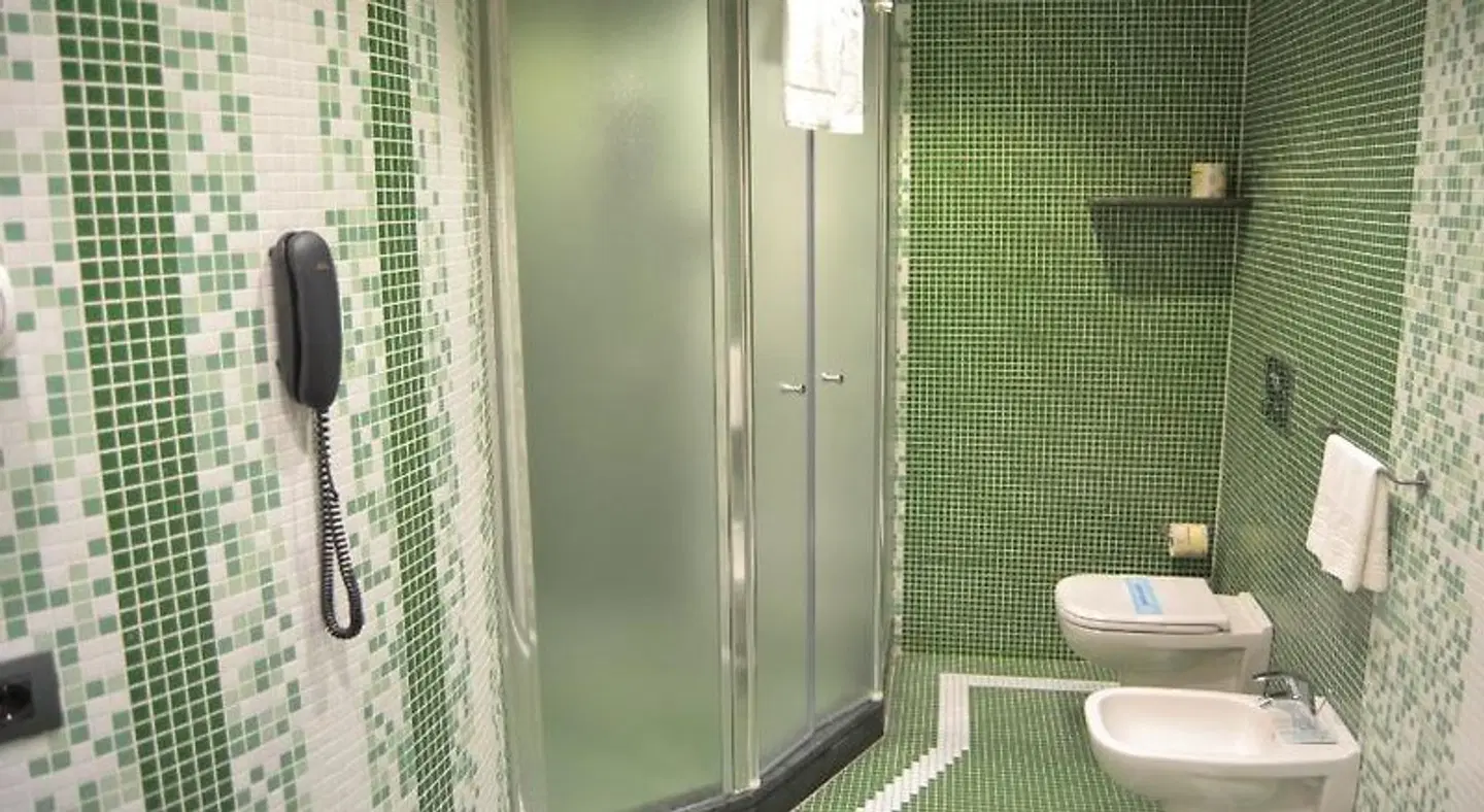 Hotel Motel 2 BATHROOM