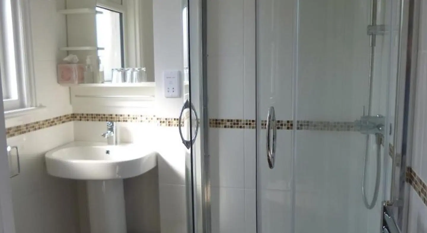 Beamsley Lodge BATHROOM