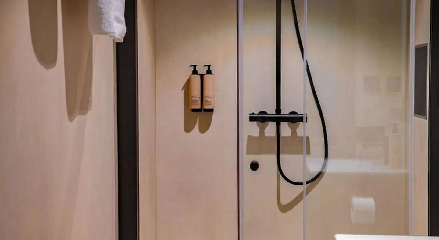 Hunzego Hotel BATHROOM