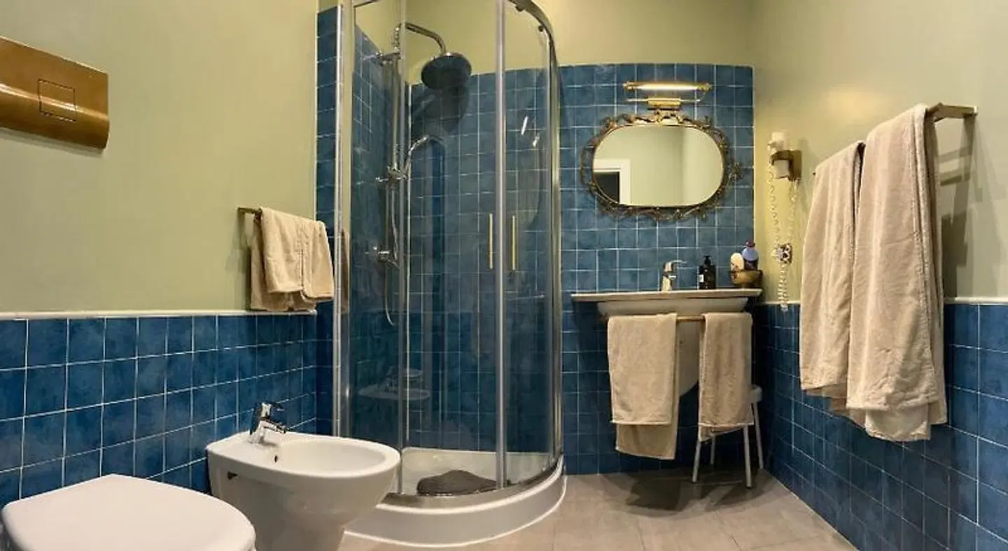 International Garibaldi BATHROOM