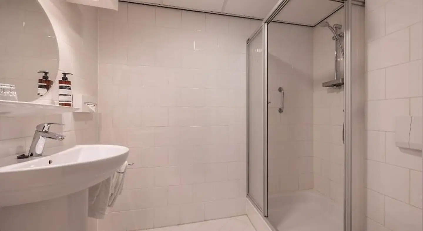 Tulip Inn Media Park Hilversum BATHROOM