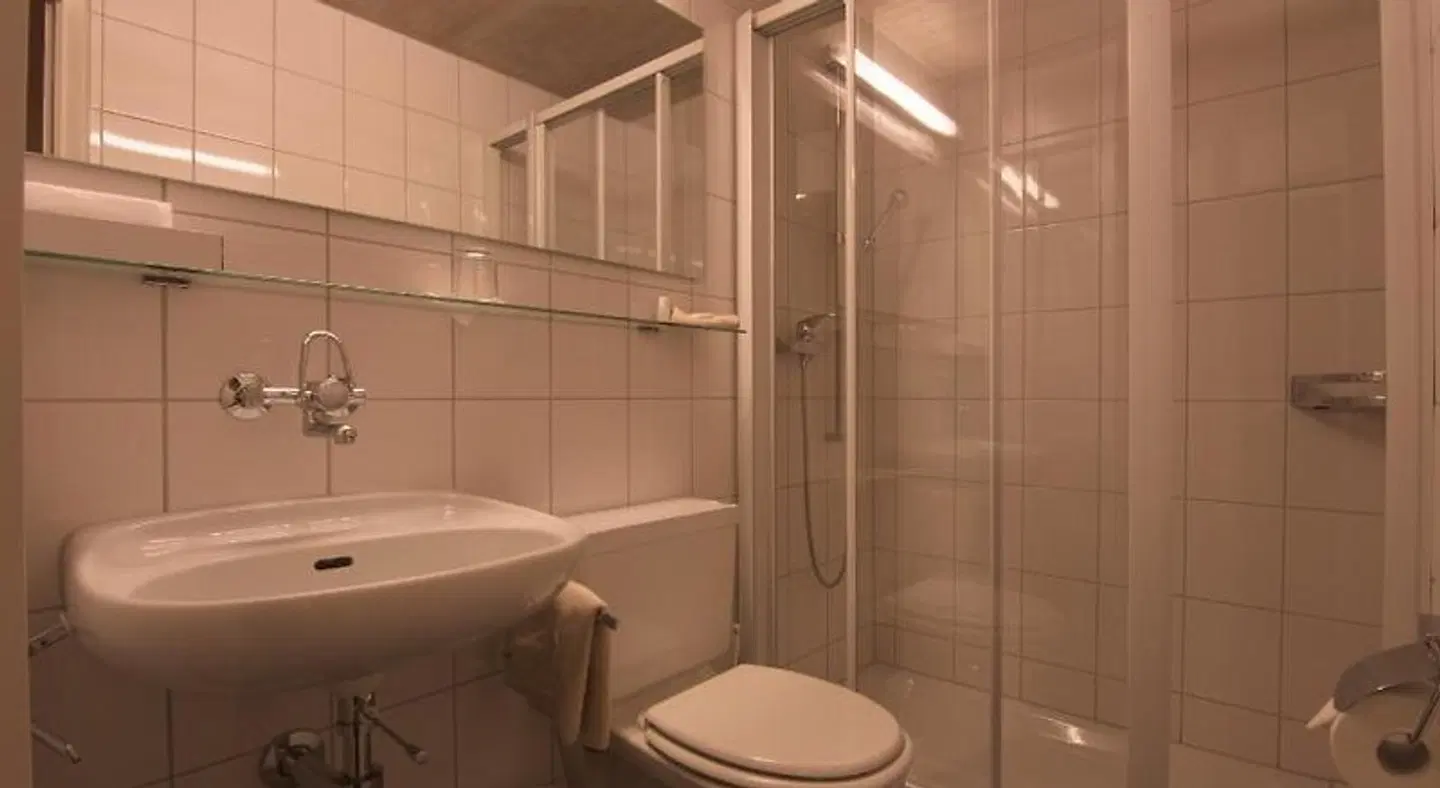 Hotel zum goldenen Kreuz BATHROOM