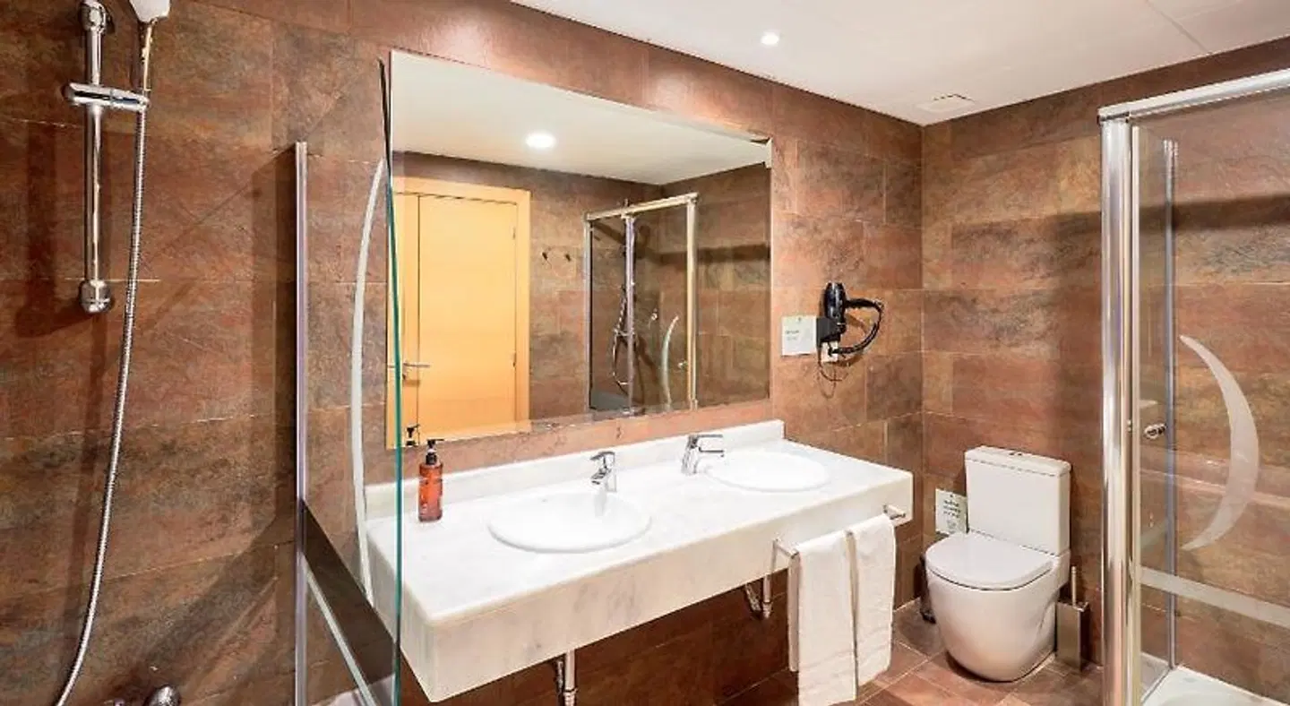 Smart Hotel La Sagra BATHROOM