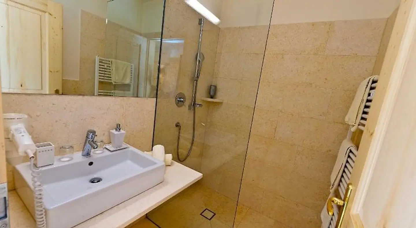 Hotel Weingut Klosterhof BATHROOM