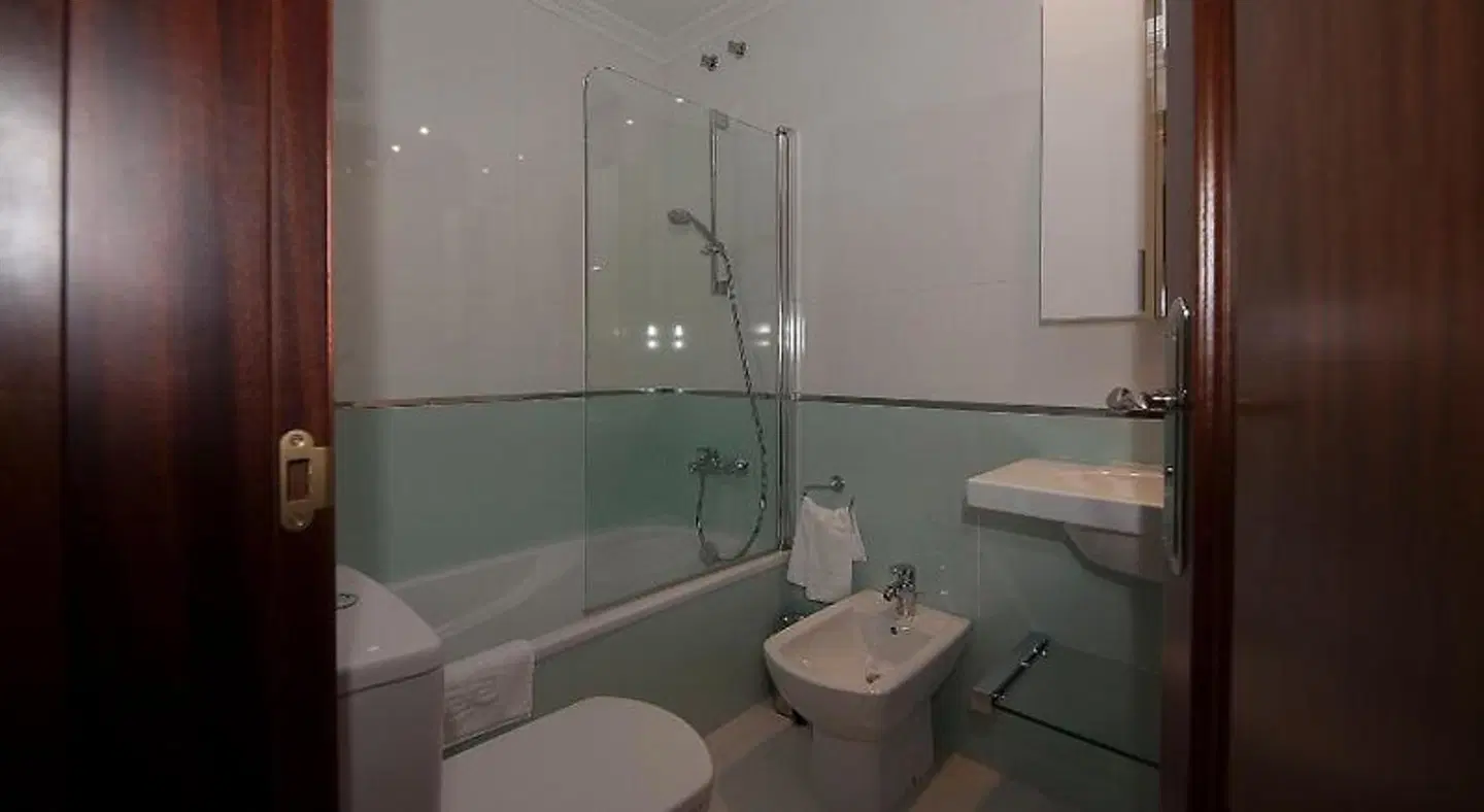 Pensión Residencia A Cruzán BATHROOM