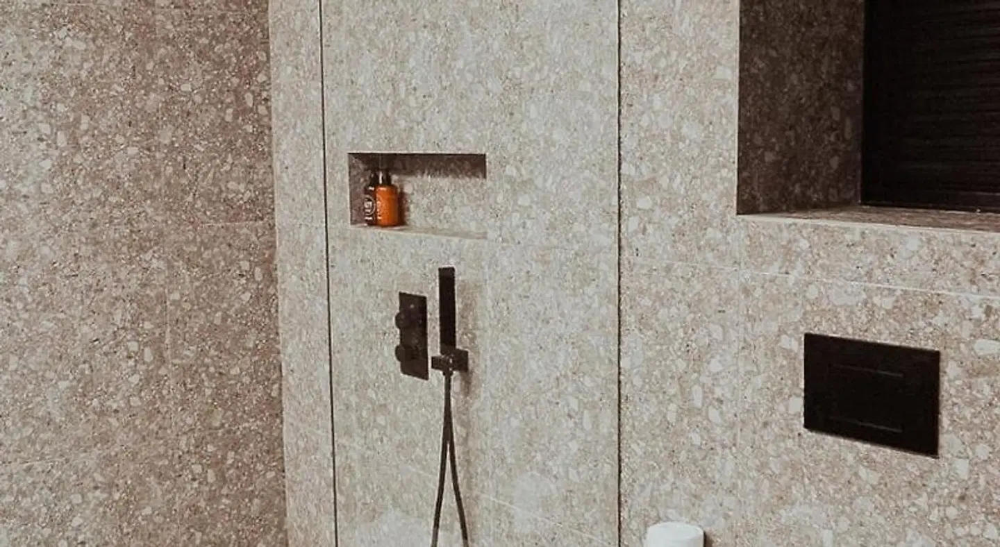 The Salty Pelican BATHROOM