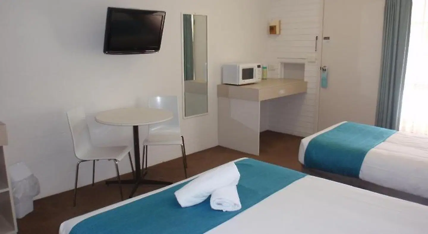 Capricorn Motor Inn ROOM_EXAMPLE