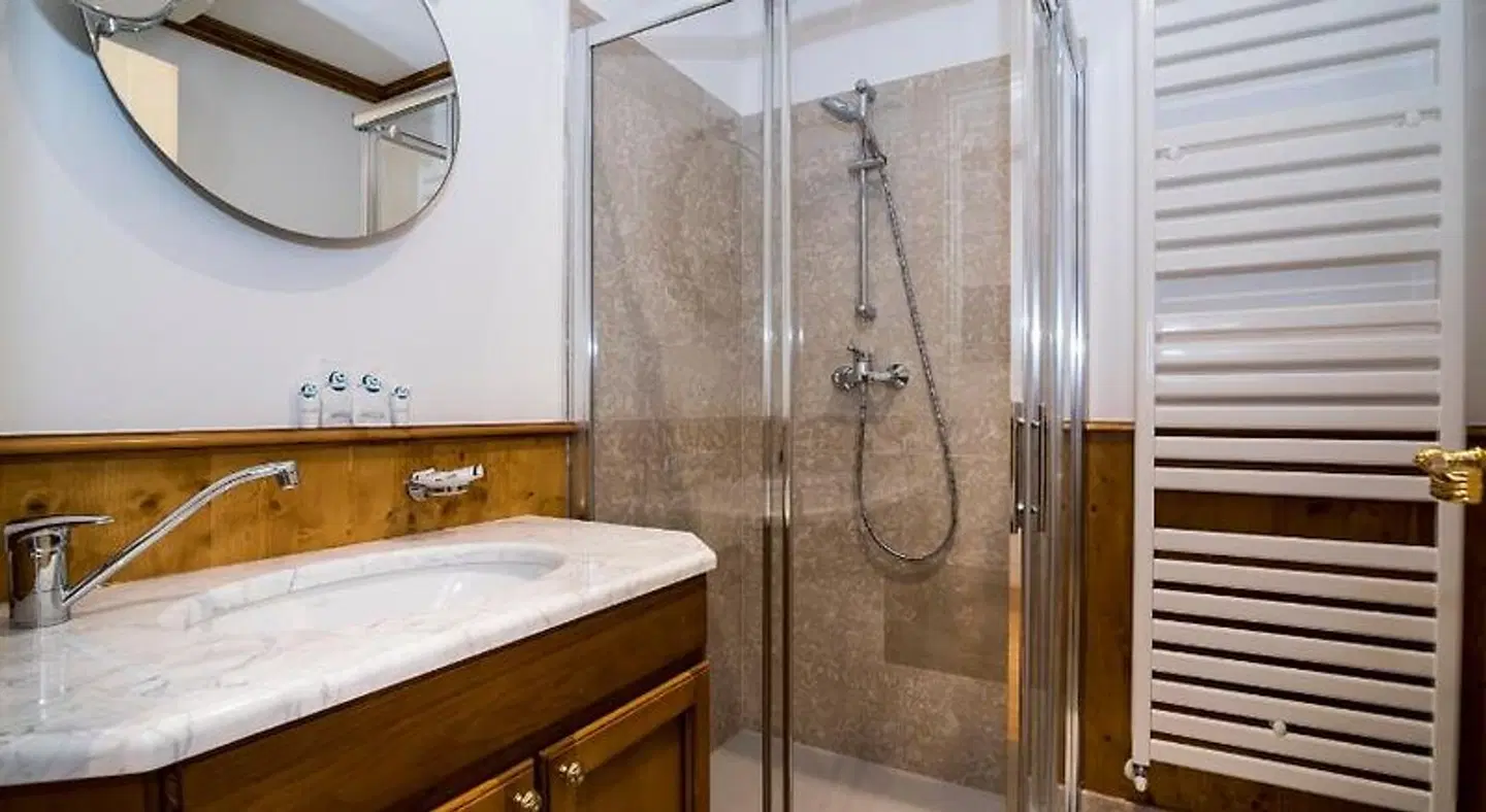 Càdor Hotel BATHROOM