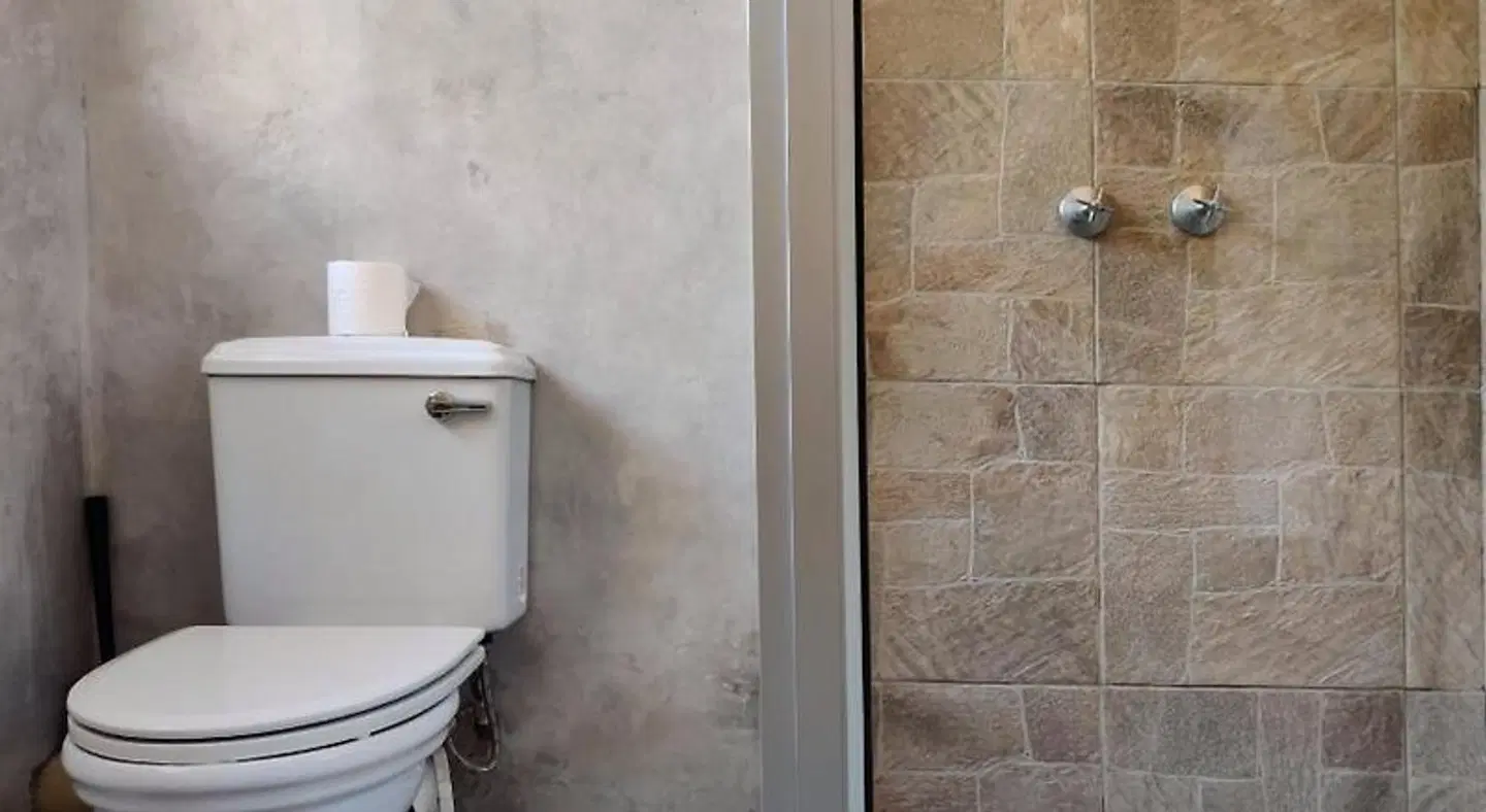 Livingstone Lodge BATHROOM