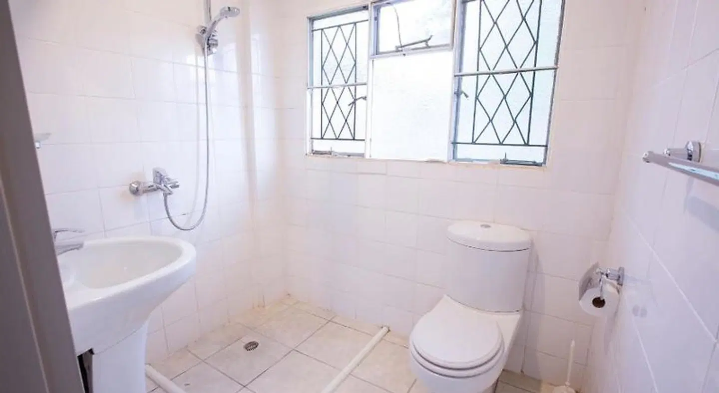 Livingstone Lodge BATHROOM