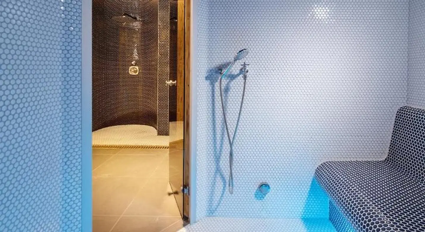 Hotel Höhlenstein BATHROOM