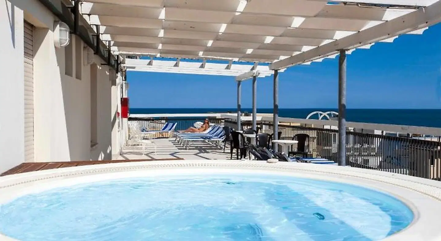 Hotel Brig OUTDOOR_POOL