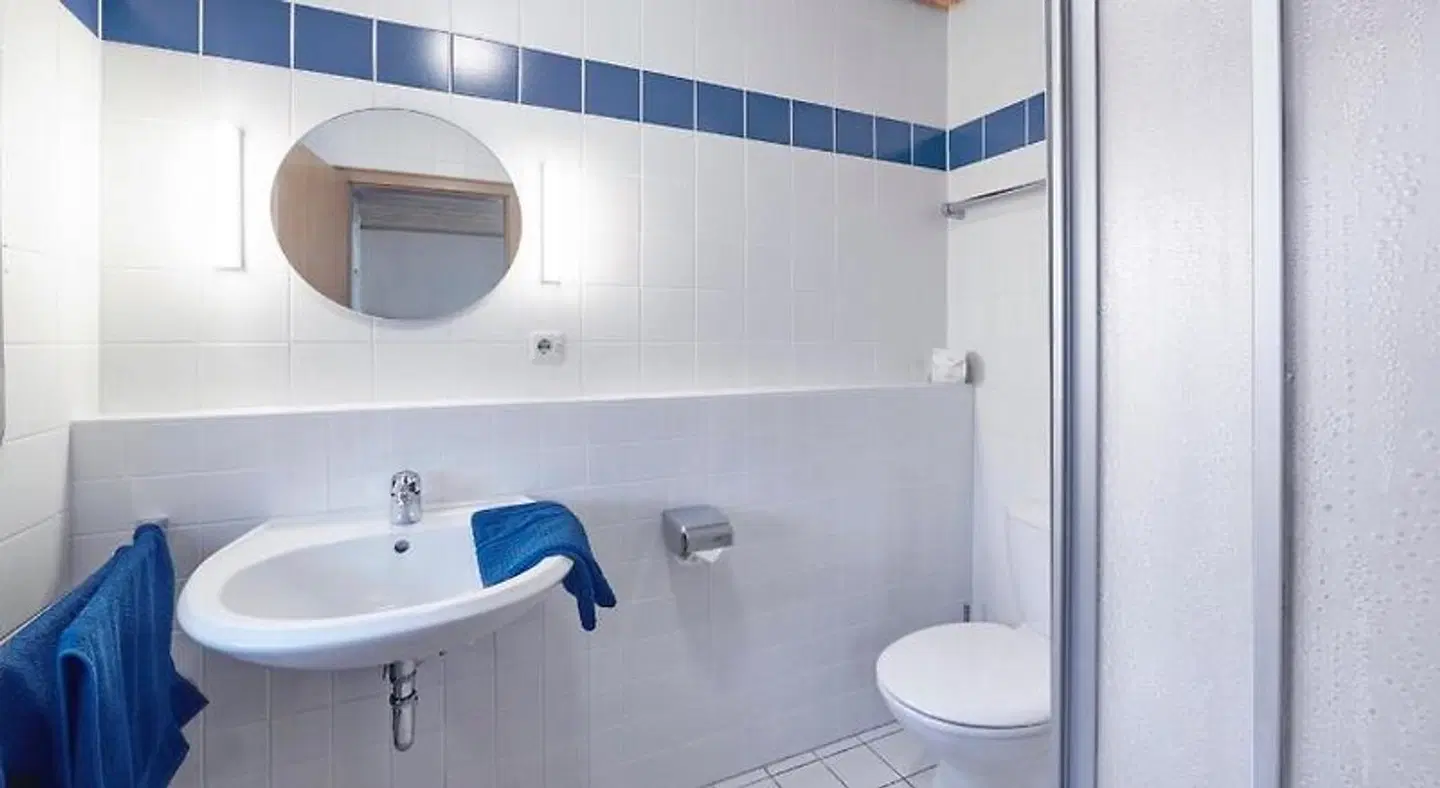 Zur Glashutte BATHROOM