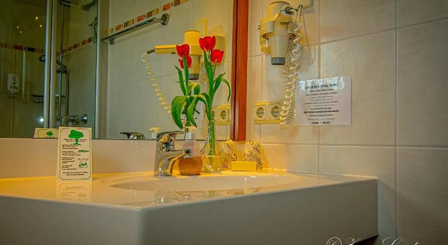 Zwei Linden BATHROOM