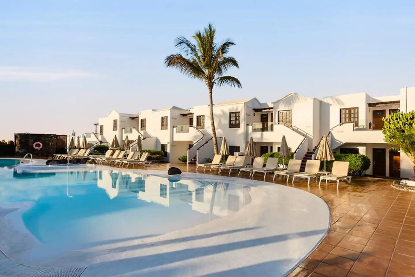 R2 Bahía Kontiki Beach Aparthotel OUTDOOR_POOL