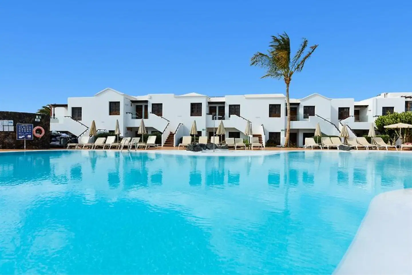R2 Bahía Kontiki Beach Aparthotel OUTDOOR_POOL