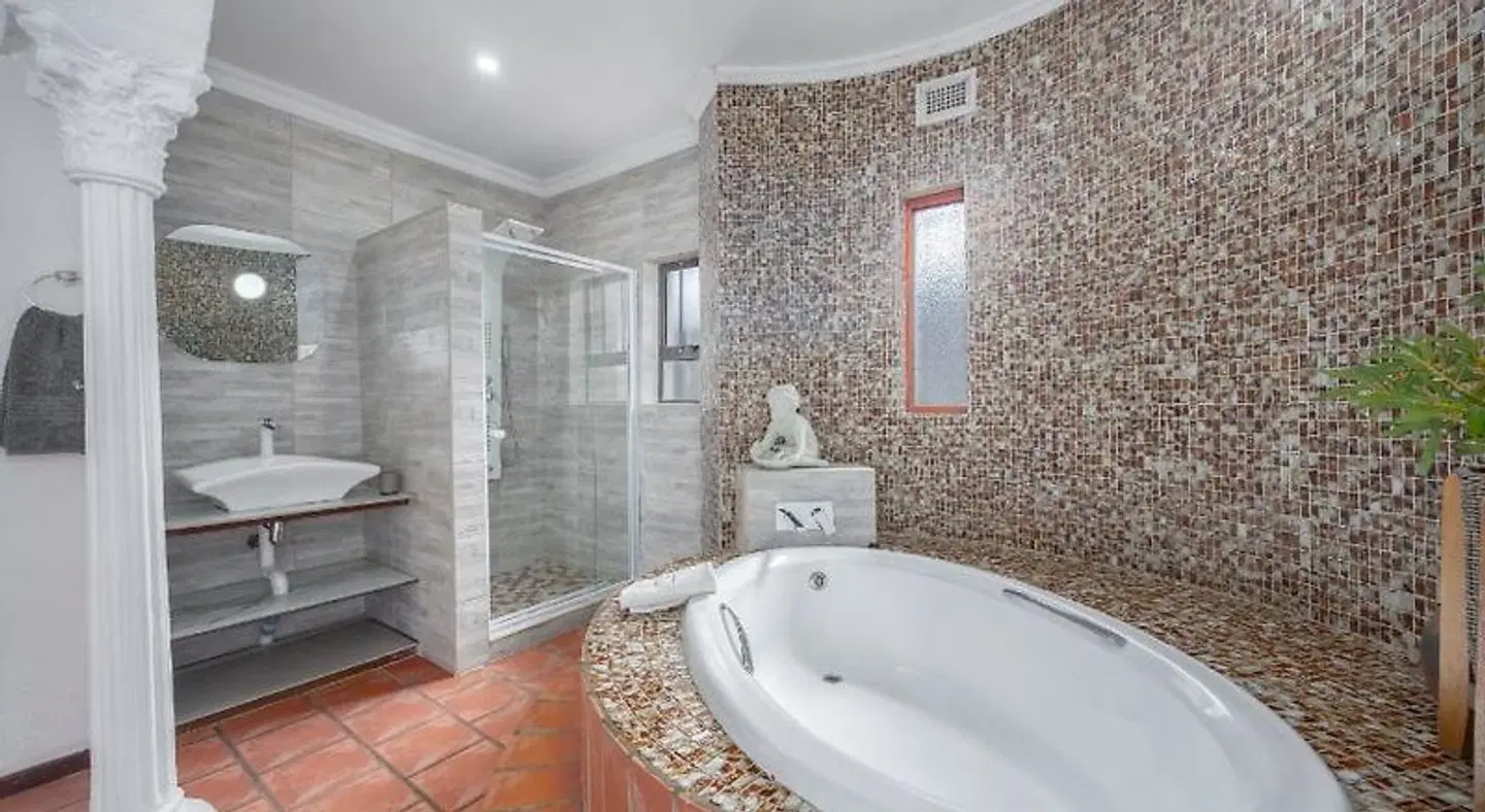 Beachcomber Bay Guest House BATHROOM