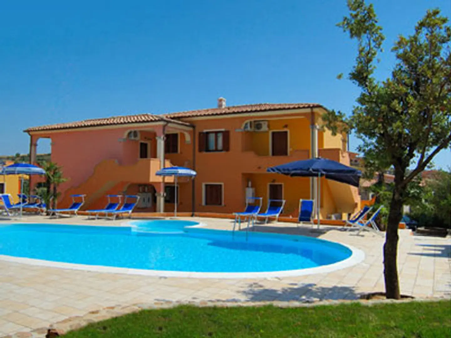 Residence Corte Dei Venti OUTDOOR_POOL