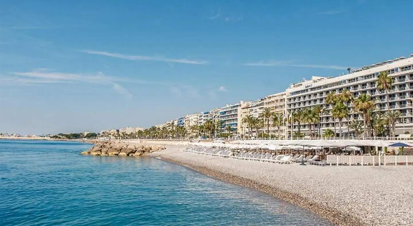 Radisson Blu Hotel, Nice BEACH