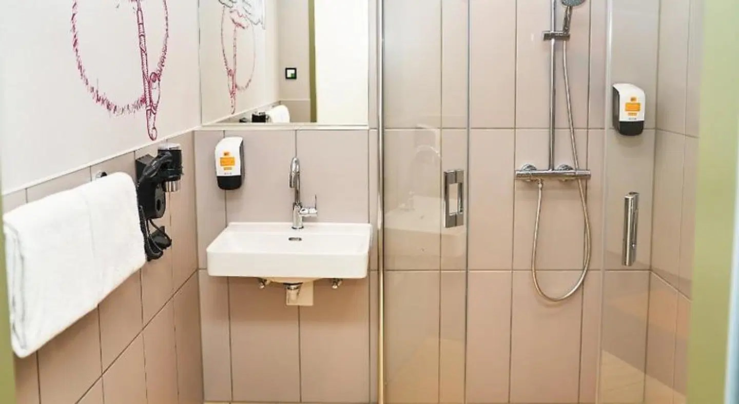 McDreams Hotel München-Airport BATHROOM