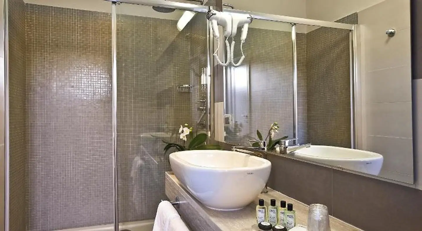 Seven Suites BATHROOM