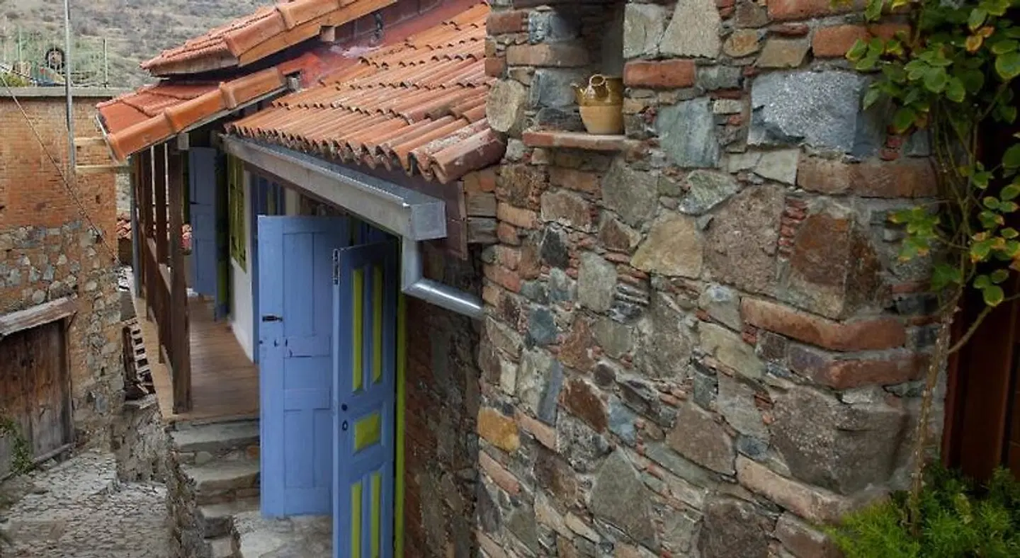 Lyhnos EXTERIOR