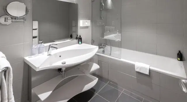 Aparthotel Adagio Nice Promenade des Anglais BATHROOM