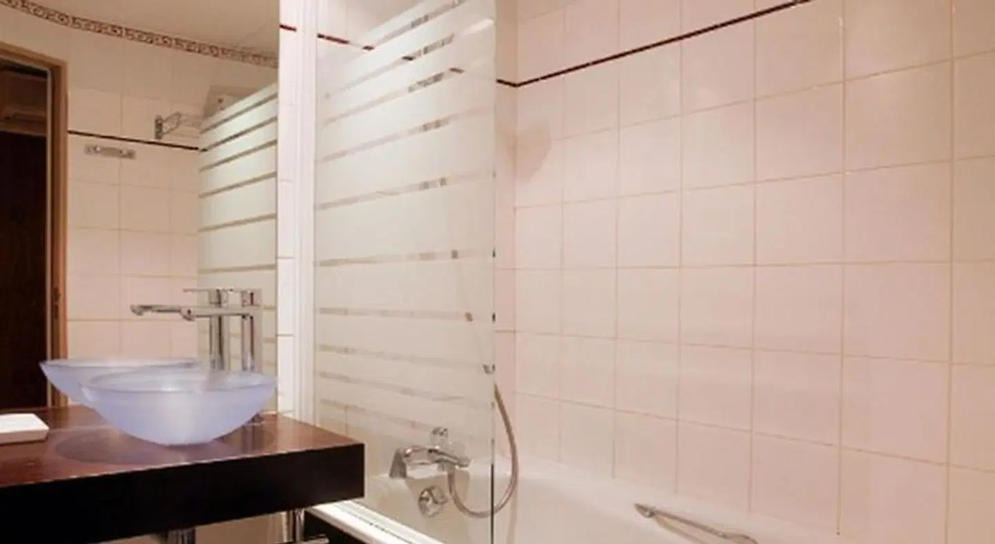 Hôtel Elixir BATHROOM