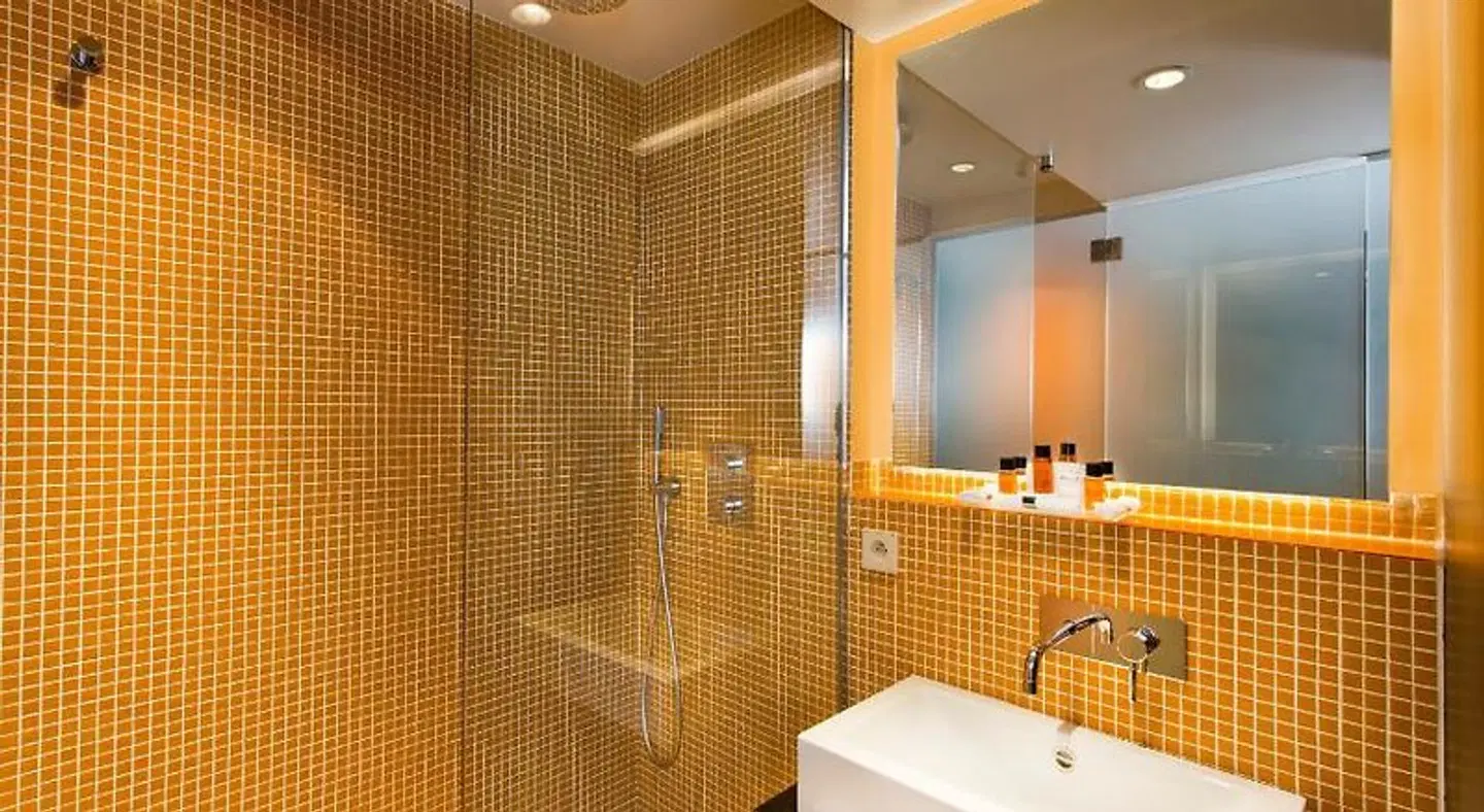 Hôtel Elixir BATHROOM