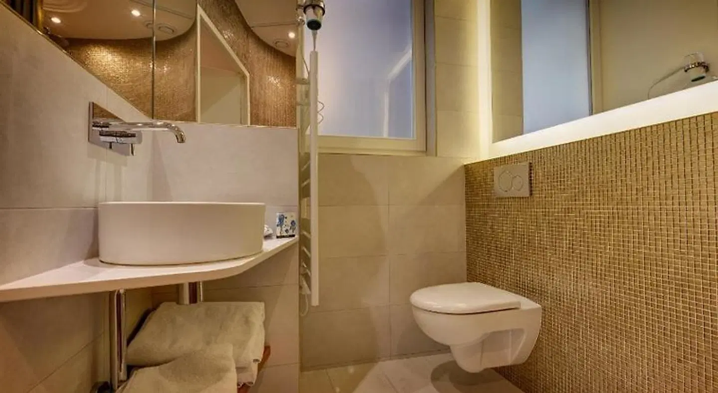 Hôtel Elixir BATHROOM