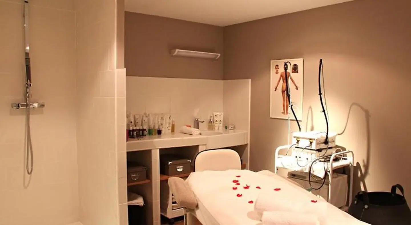 Montaigne & Spa BATHROOM