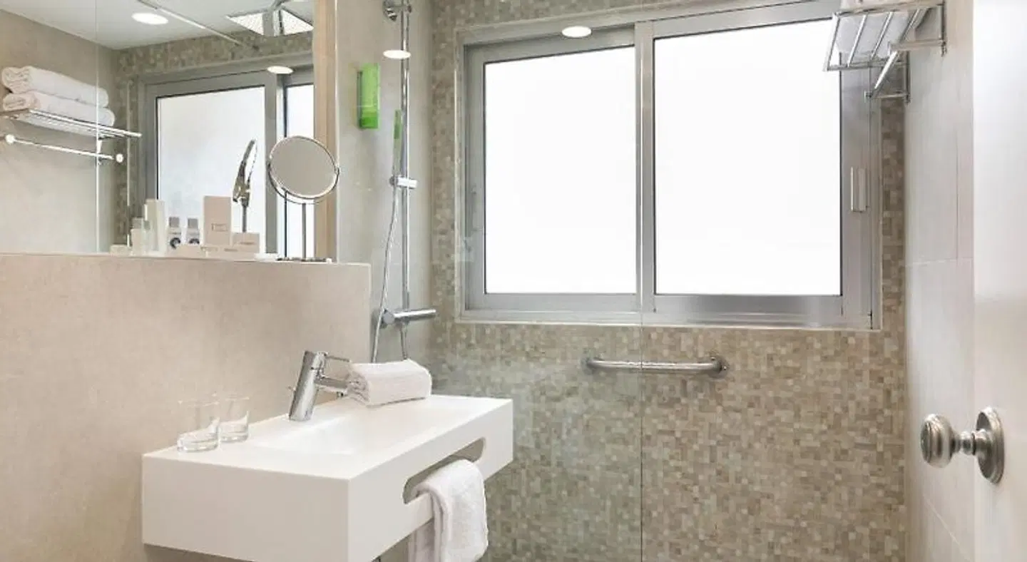 Best Western Hôtel Méditerranée Menton BATHROOM