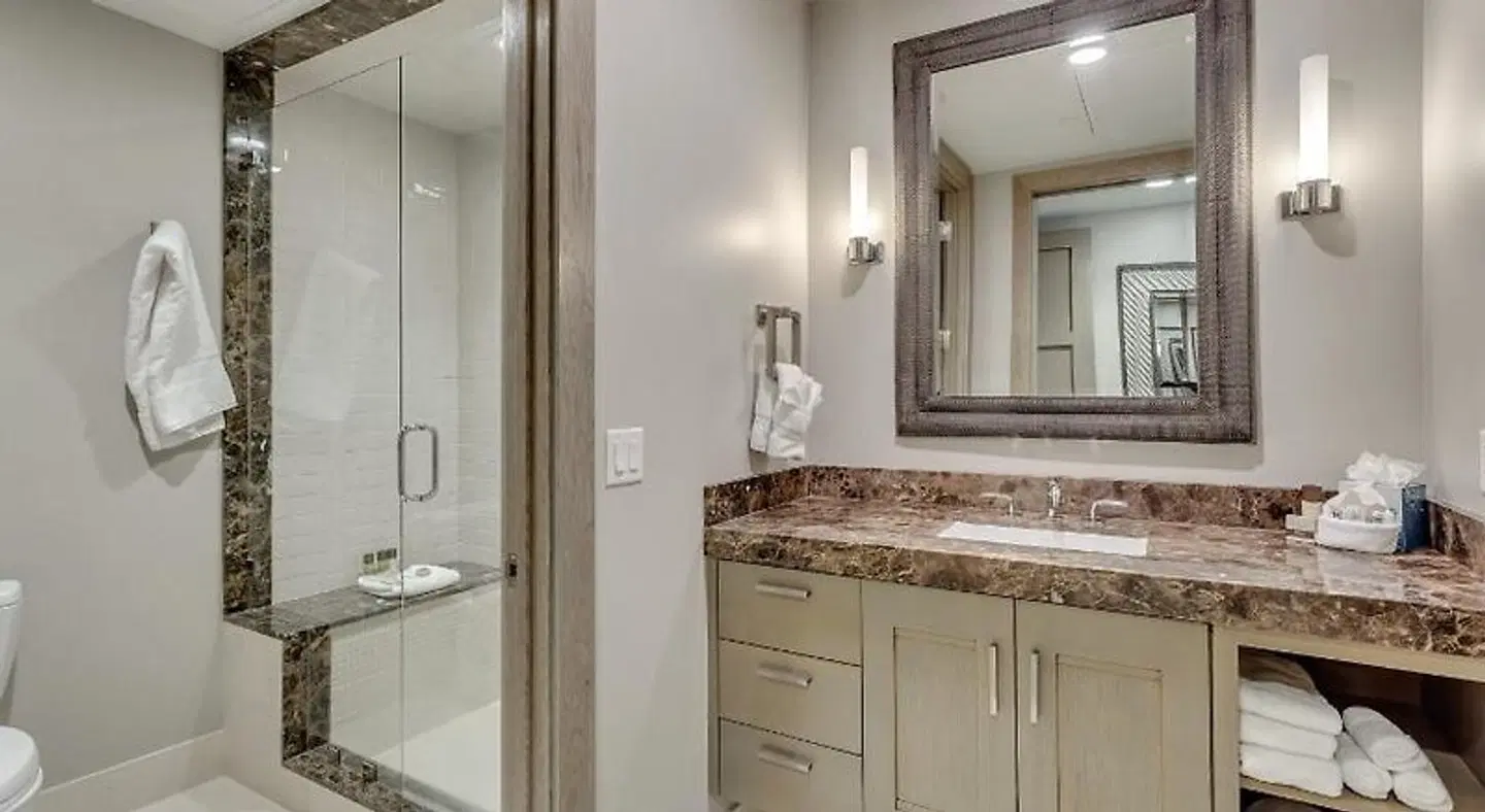 Stein Eriksen Residences BATHROOM