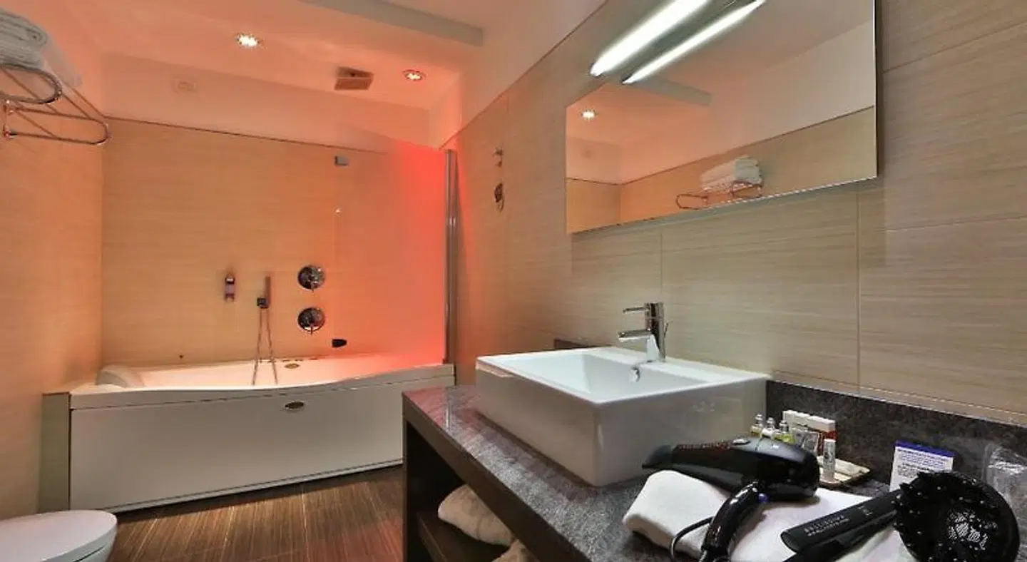 Best Western Soave Hotel BATHROOM