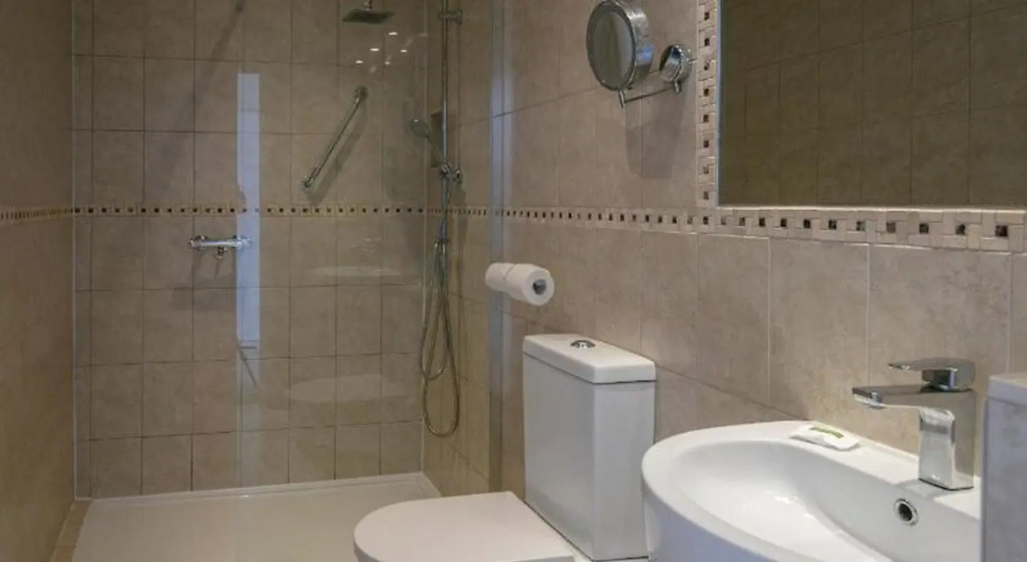 Best Western York House BATHROOM