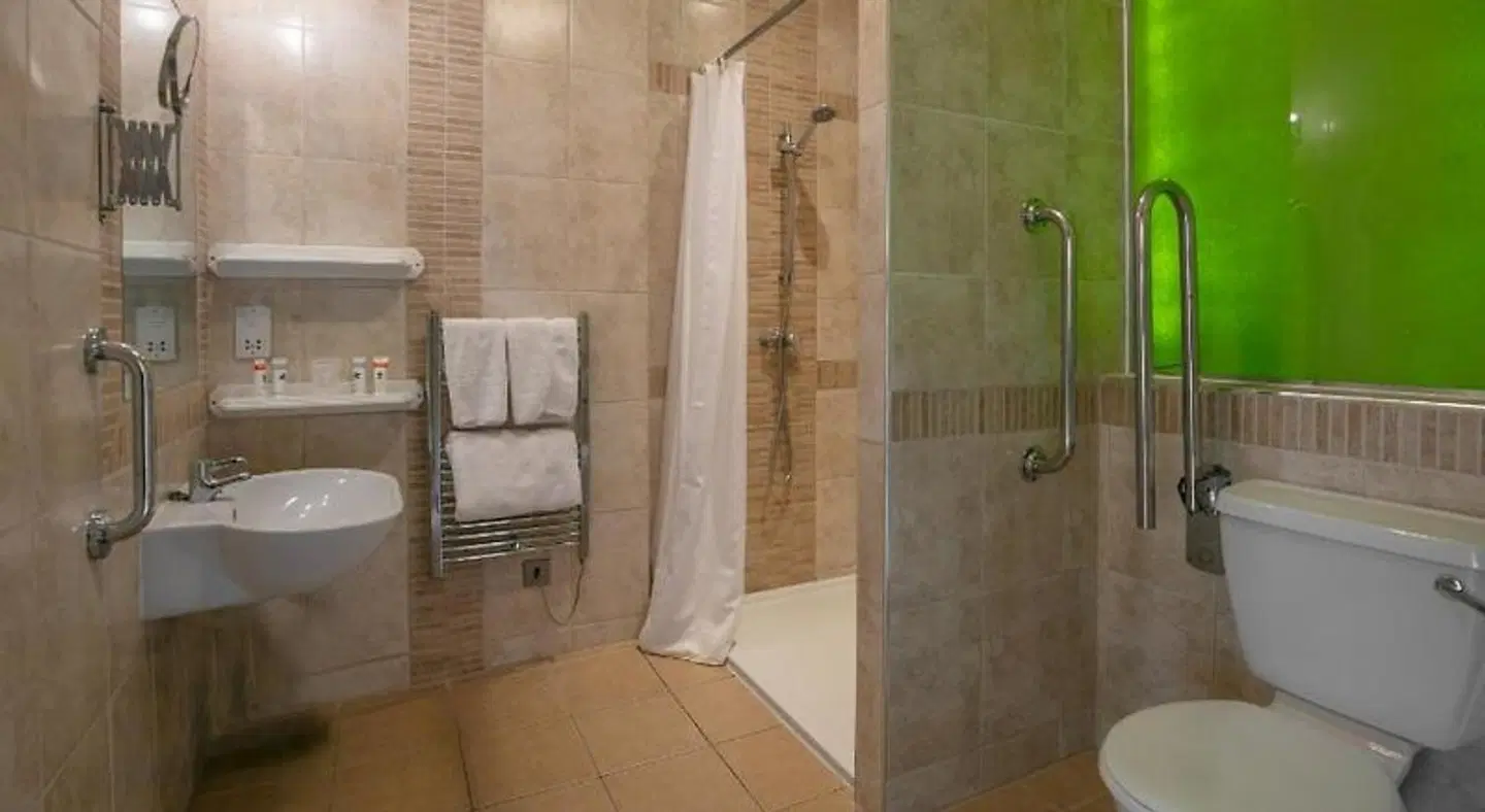 Best Western York House BATHROOM