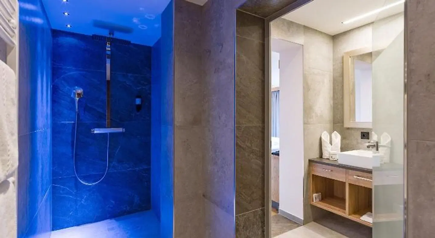 Hotel Karlwirt BATHROOM