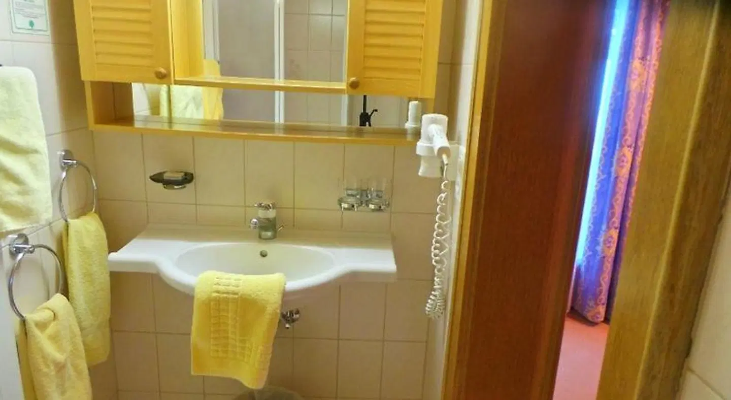 Soldanella-Sonneck BATHROOM