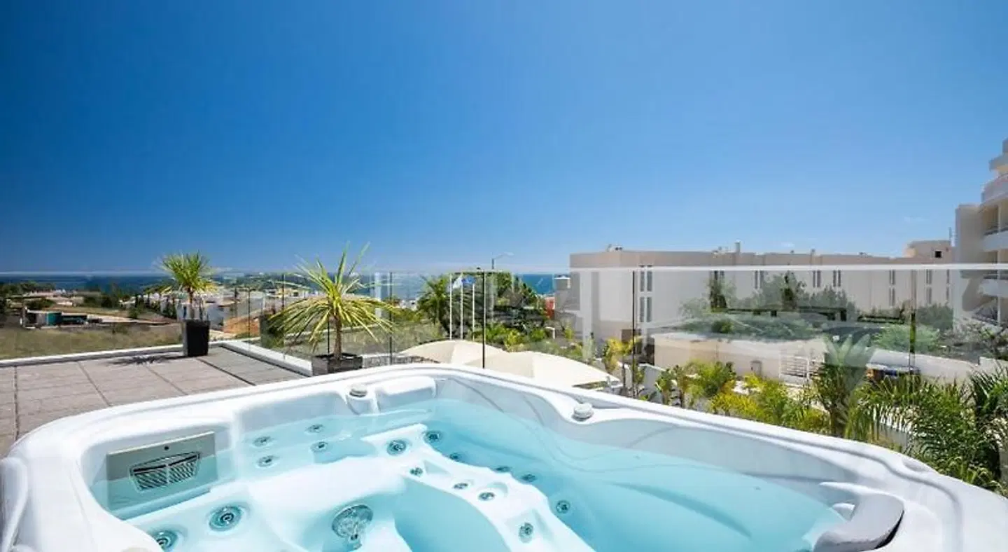 Lagos Atlantic Hotel OUTDOOR_POOL