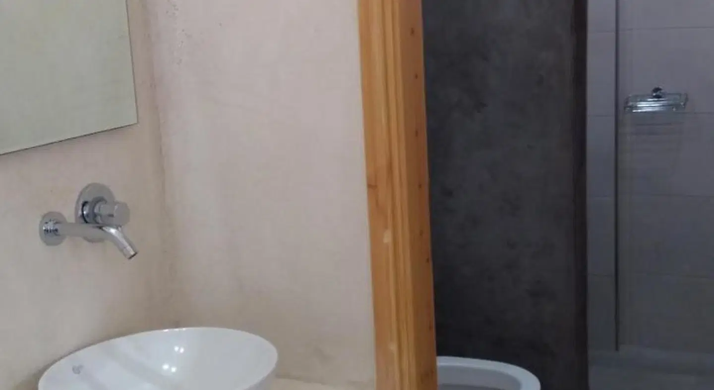 Daylight Hotel BATHROOM