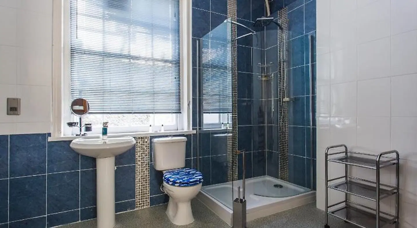 Brighton Surf Guest House BATHROOM