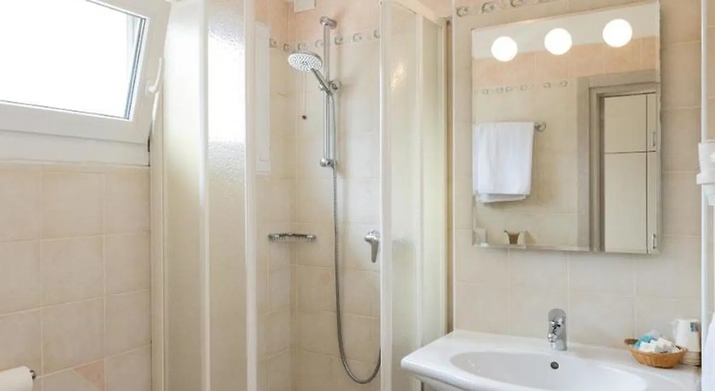 Hotel Londra BATHROOM