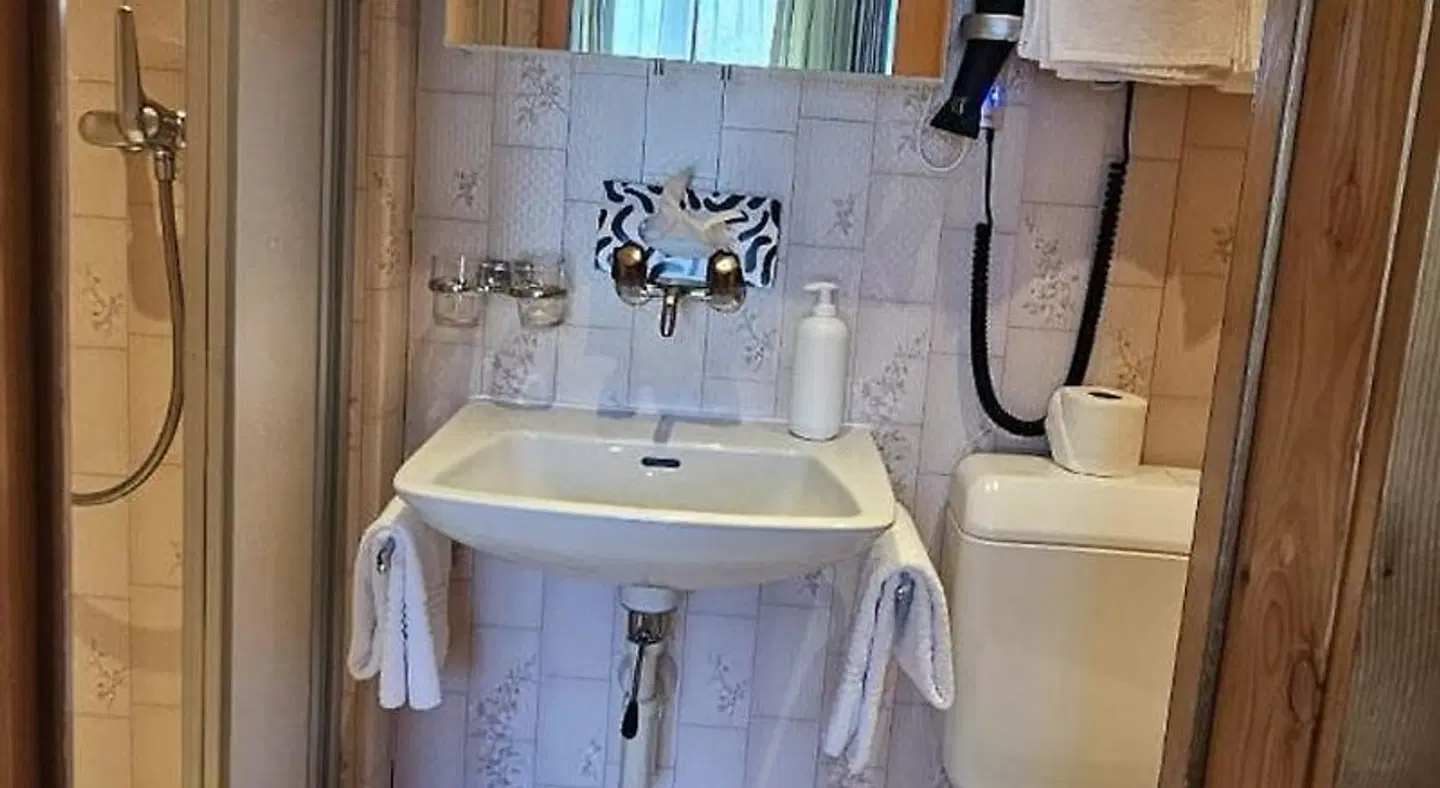 Berghof Amaranth BATHROOM