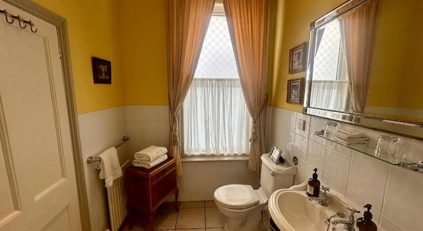 Albert & Victoria BATHROOM