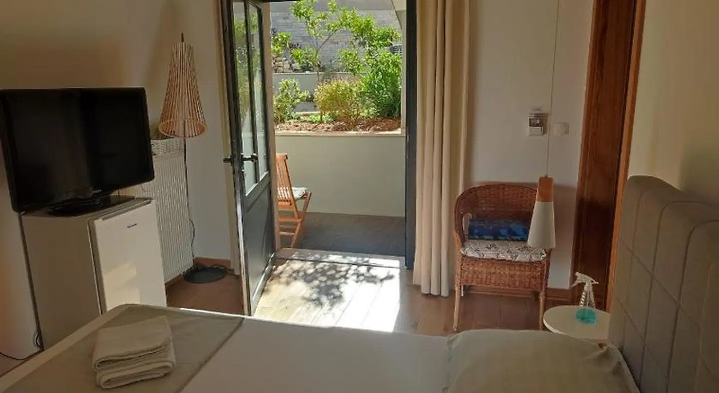 Pool Bella Vista Suites ROOM_EXAMPLE