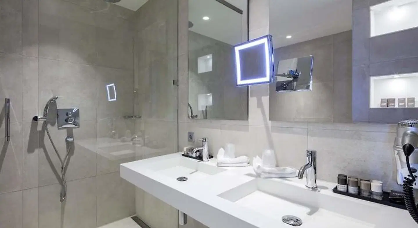 Van der Valk Hotel Enschede BATHROOM