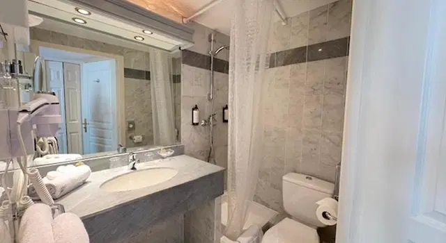 Sun Riviera BATHROOM