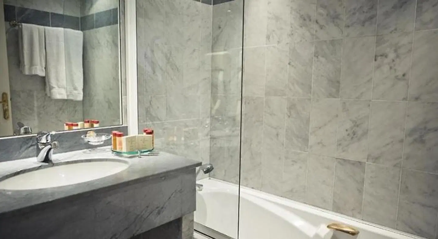 Sun Riviera BATHROOM